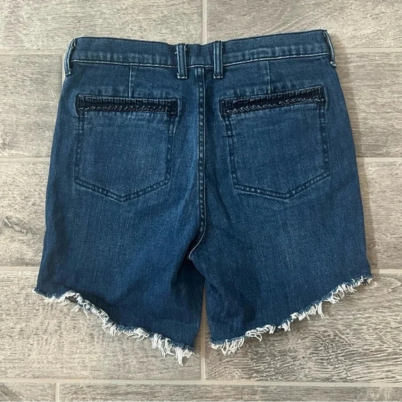 7 For All Mankind Women's Cutoff Denim Jean Shorts Size 28 Ruffle Pockets - Picture 2 of 8